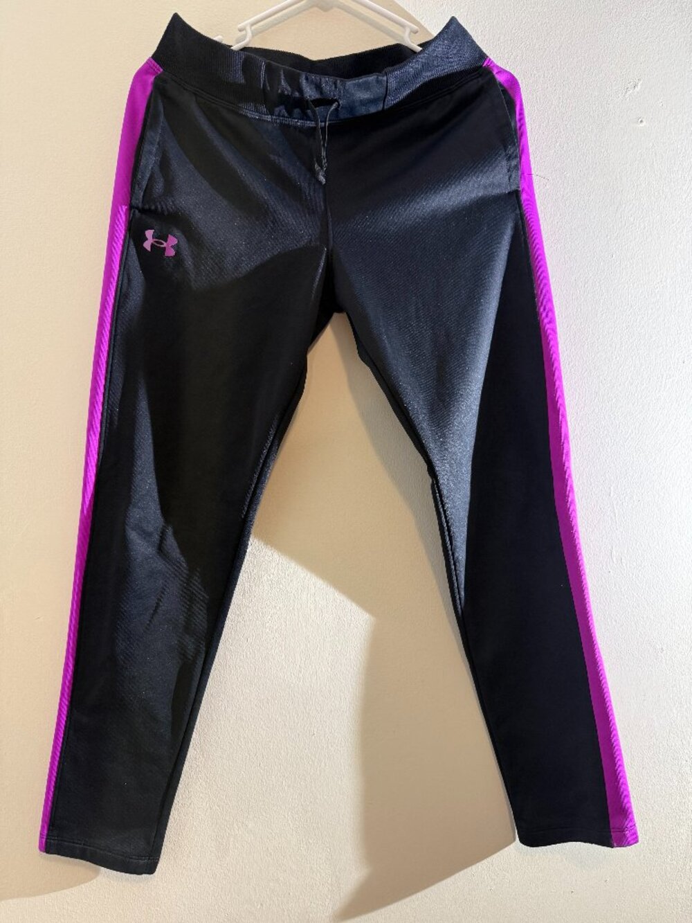 Under Armour Girls Black Purple Side Stripe Fleece Jogger Pants | YL